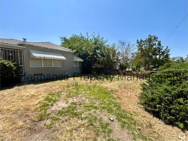 Building Photo - Charming 3 Bed/1 Bath in Home w/ RBP & Sec...