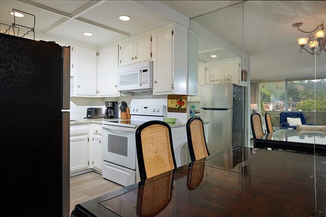 Photo - 2510 Torrey Pines Rd Unit Matt