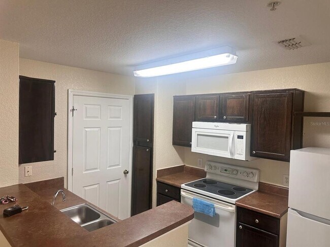 Photo - 3702 Palm Desert Ln Unit 5433