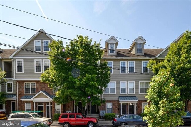 Building Photo - 3152 W Master St Unit 3152 W. Master - #58