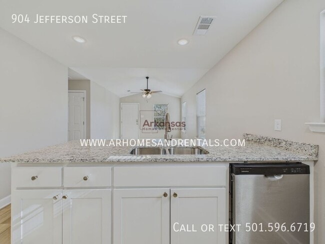 Photo - 904 Jefferson St