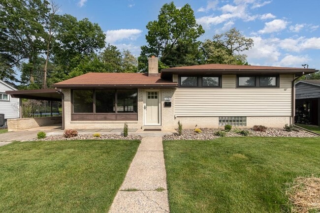 Building Photo - 24 Cornell Dr