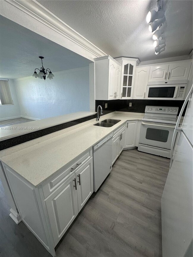 Building Photo - 9001 SW 77th Ave Unit C702