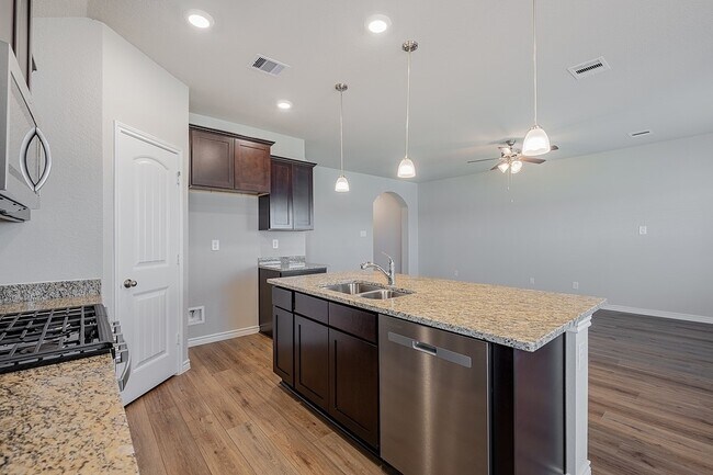 Photo - 1014 Davy St