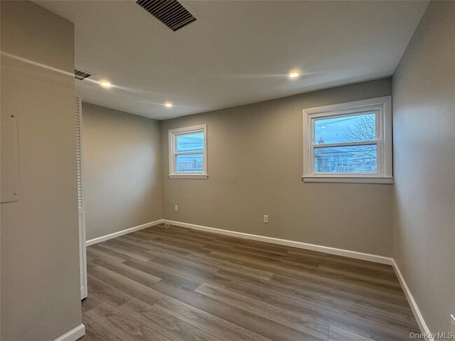 Photo - 817 E Walnut St