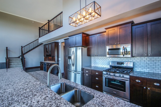 V2 Apartments - V2 Apartments