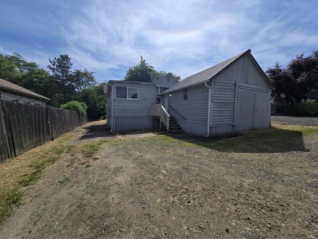 Photo - 228 SE Pitzer St