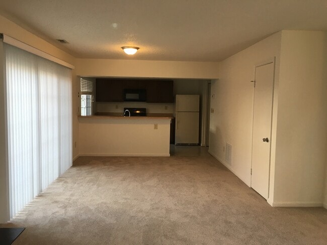 Photo - 656 Oleander Cir