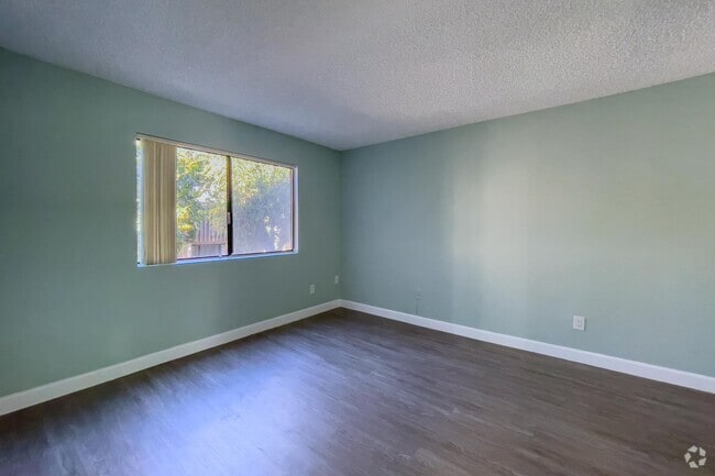 1BR, 1BA - 650SF
