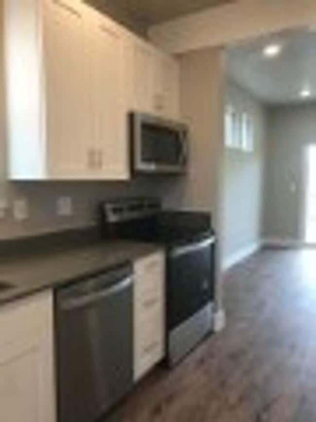 Photo - 1892 Front St Unit B