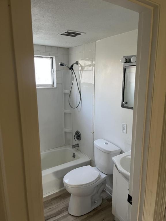 Photo - 103 N Russell St