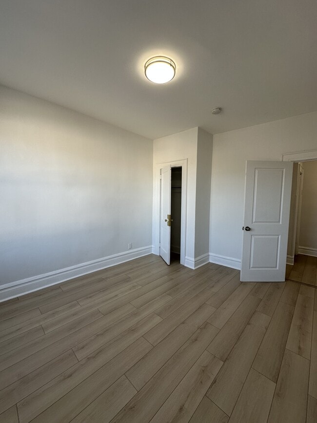 Building Photo - 319 Bloomfield Ave Unit 325 Bloomfield ave C