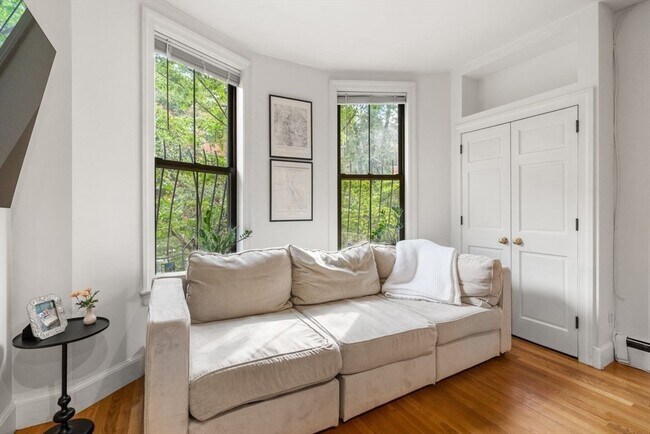 Photo - 20 Concord Square Unit 2