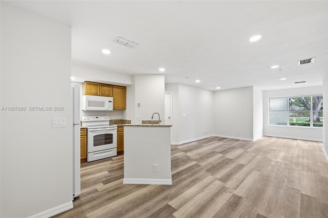 Photo - 3310 Pinewalk Dr N Unit 1817