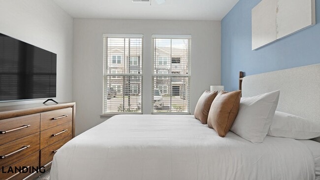 Photo - 3237 Memorial Blvd Unit 7105