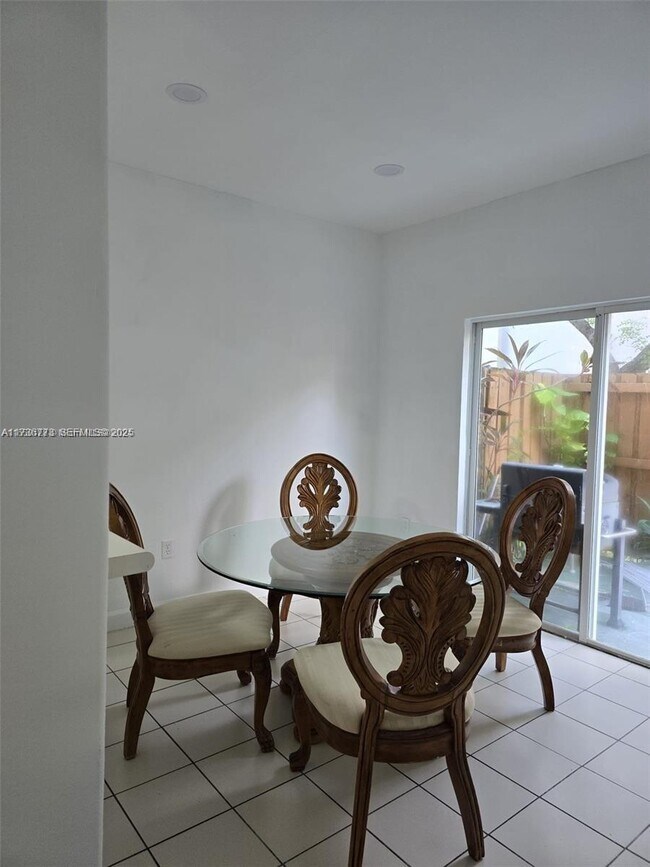 Photo - 1656 SE 29th Ct Unit 102