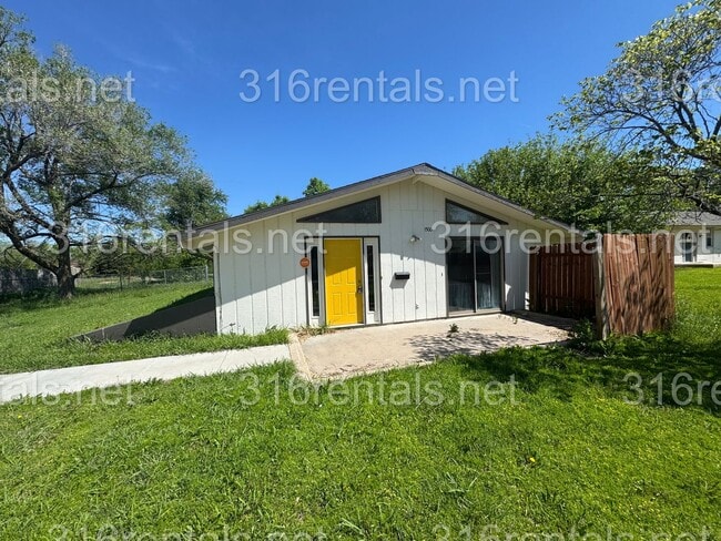 Building Photo - $950- 3 bed 1 bath - Single Family Home