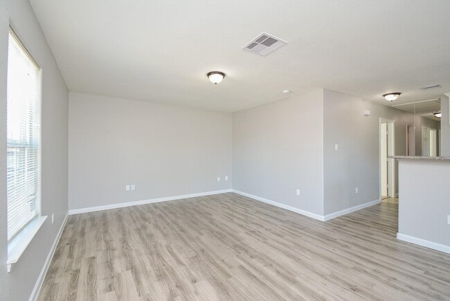 Photo - 7611 Dyer St