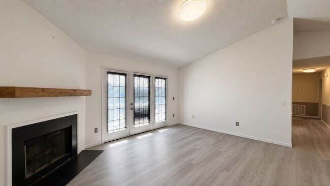 Photo - 907 Pelham Square Way