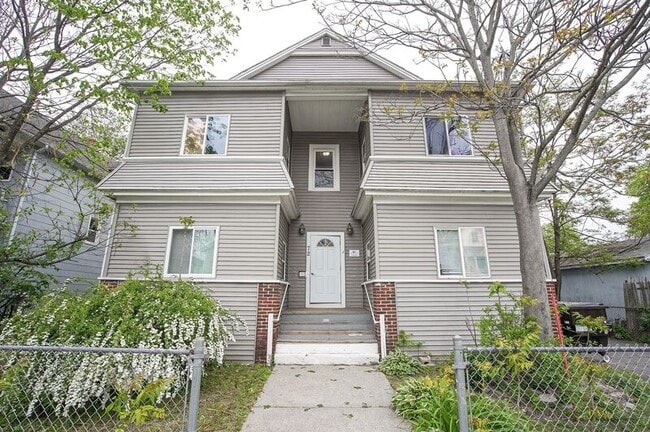 Building Photo - 72 Kensington Ave Unit 2L