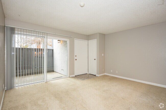 1BR, 1BA - 630SF - Living Room