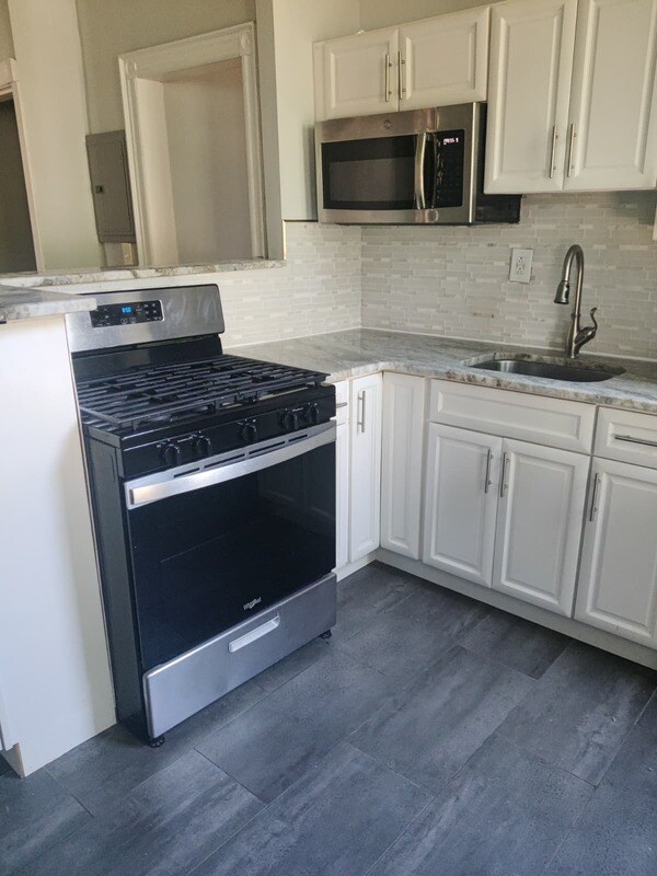 Photo - 435 E Walnut Ln