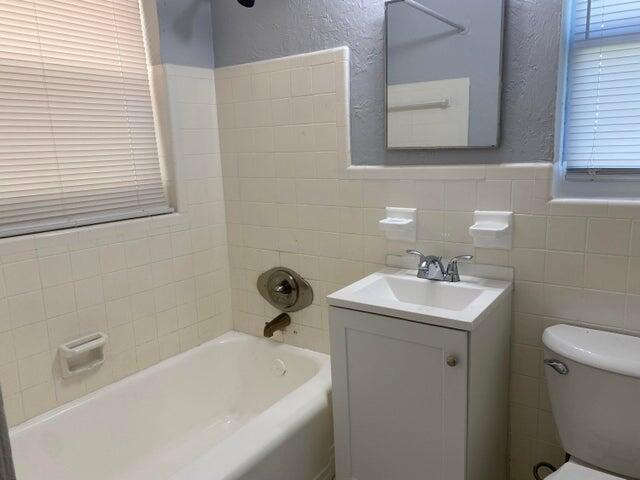 Photo - 520 52nd St