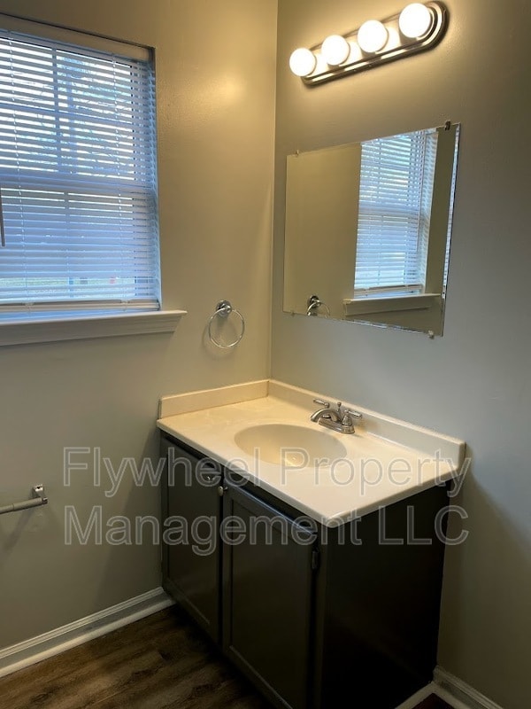 Photo - 128B N Poole St
