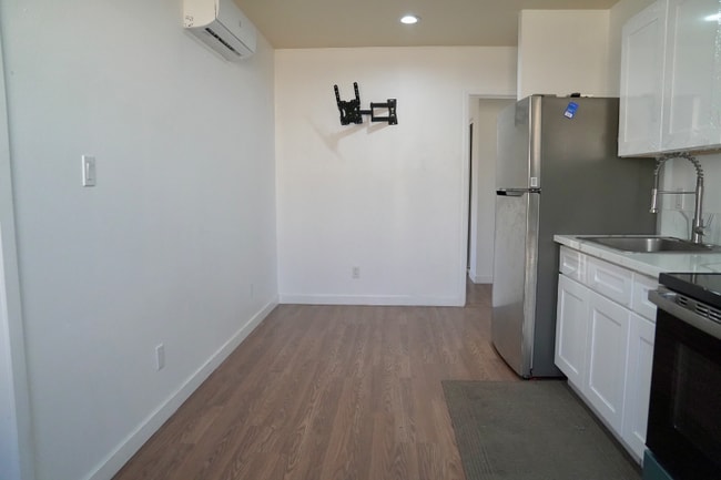 Photo - 9149 S Hobart Blvd