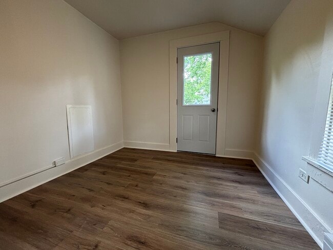 Bedroom - 644 Galloway St Unit 3