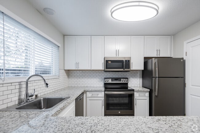 2BR, 2BA