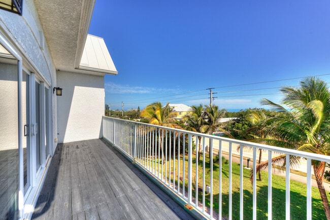 balcón - 5064 S Highway A1A Unidad Across from the beach