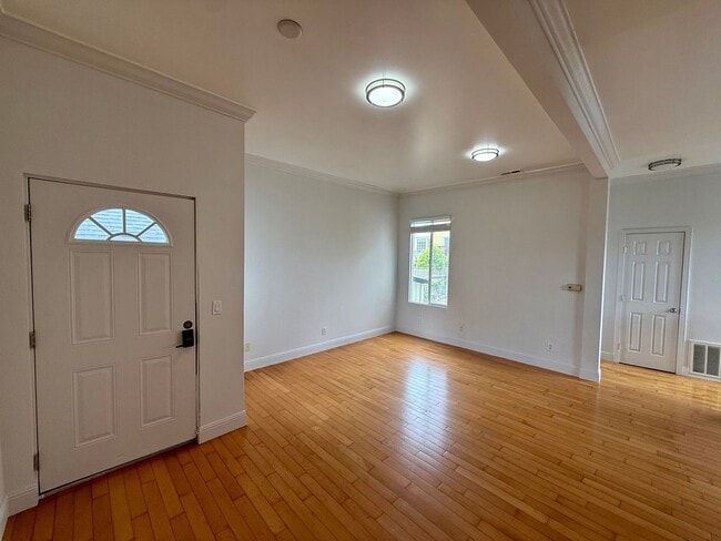 Building Photo - 2068 McAllister St Unit 2068