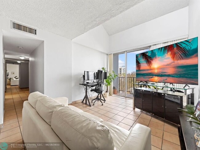 Building Photo - 310 Fontainebleau Blvd Unit 502-502 Rental