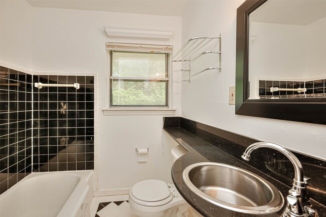 Photo - 3018 Attridge Rd