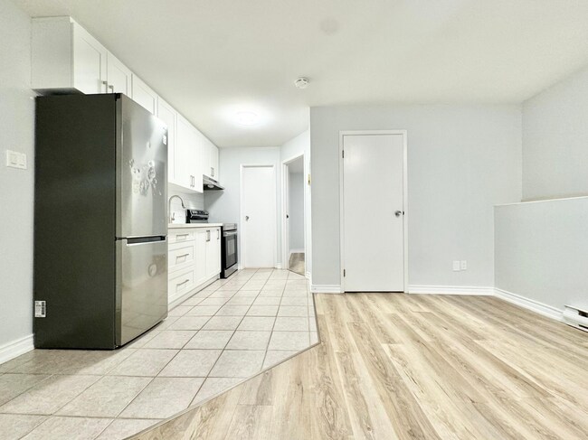 Photo - 15 Ormond St S Unit 4