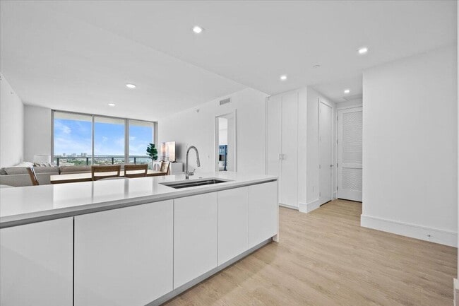 Photo - 220 Lake Shore Dr Unidad 1513