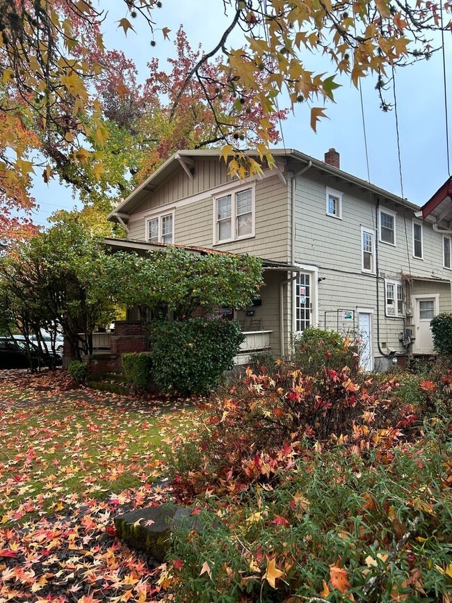 Photo - (844) NW 15th St. - 1 bedroom / 1 Bathroom - ALL UTILITIES PAID! Unidad 5