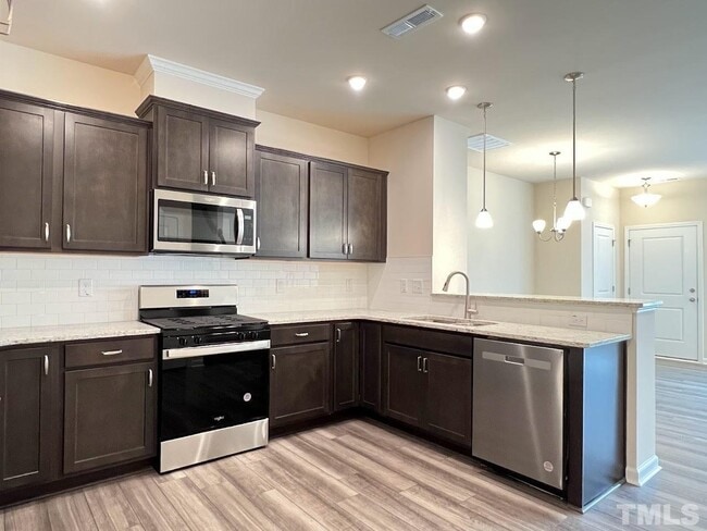 Photo - 3 Bedroom 2.5 Double Garage Townhome for Rent