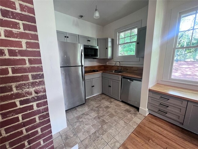 204 NW 3rd St
