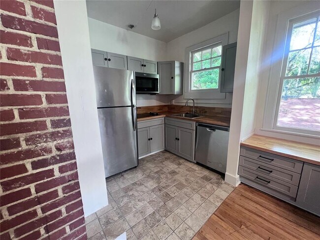 Photo - 204 NW 3rd St