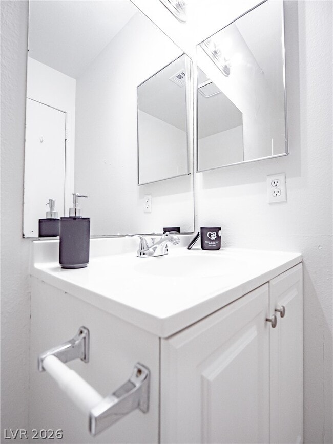 Photo - 825 Hedge Way Unit 2