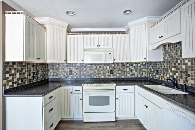 Photo - 114 W Main St Unidad 114 Back