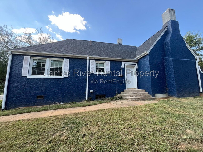 Building Photo - 900 Dearing St