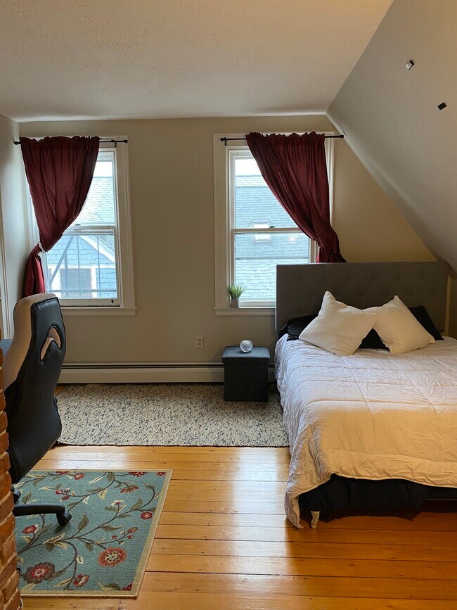 Bedroom 1 - 273 Bowen St Unit 5
