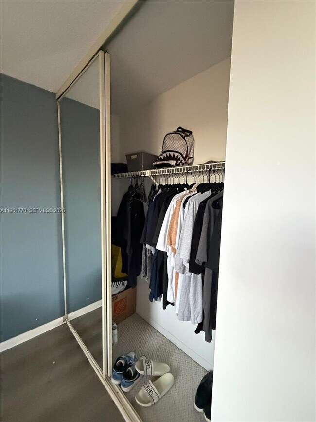 Photo - 1717 Whitehall Dr Unidad 401