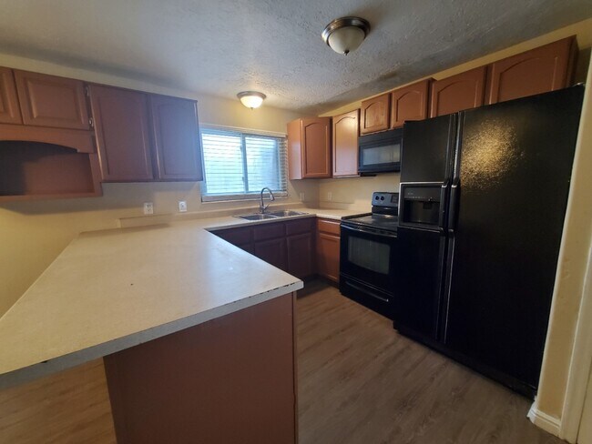 Photo - 3779 Oxford Way