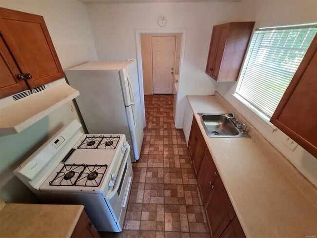 Photo - Washer/Dryer Included! No Carpet to worry ...