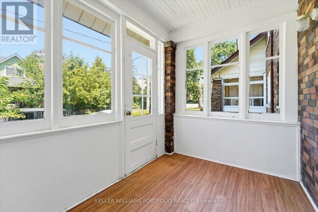 Photo - 289 Wolverleigh Blvd