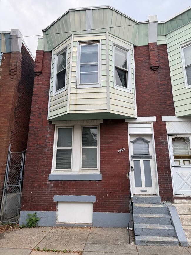 Building Photo - Port Richmond-traditional 3 bedroom home f...